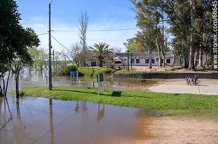 Route 11 flooded by the Santa Lucía River - Department of Canelones - URUGUAY. Photo #68645