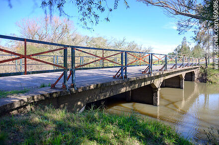 Ruta 42 y puente sobre el arroyo Blanquillo - Departamento de Durazno - URUGUAY. Foto No. 69086