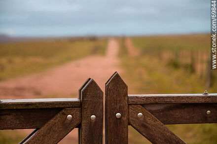 Close-up of a farm gate - Department of Florida - URUGUAY. Photo #69844