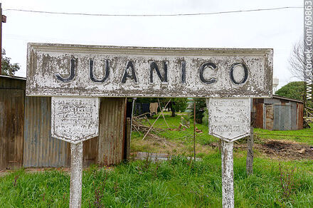 Cartel de la estación Juanicó de trenes - Departamento de Canelones - URUGUAY. Foto No. 69863