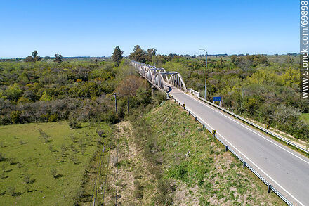 Vista aérea del puente de la ruta 7 sobre el río Santa Lucía - Departamento de Florida - URUGUAY. Foto No. 69898