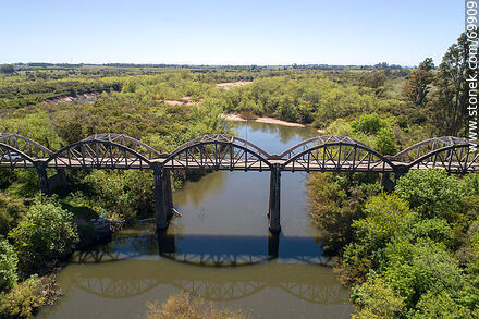 Vista aérea del puente de la ruta 7 sobre el río Santa Lucía - Departamento de Florida - URUGUAY. Foto No. 69909