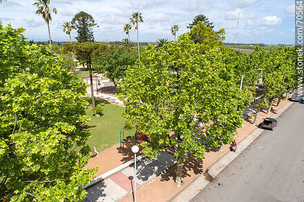 Vista aérea de la plaza Tomás Berreta - Departamento de Canelones - URUGUAY. Foto No. 70564