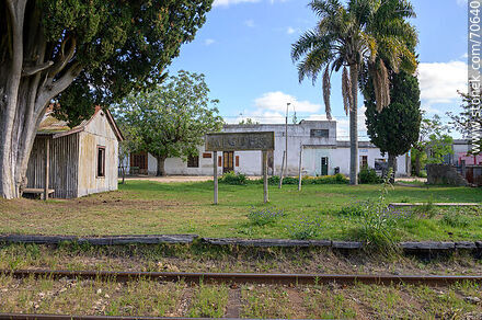 Antigua estación de ferrocarril abandonada - Departamento de Canelones - URUGUAY. Foto No. 70640
