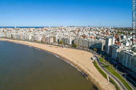 Vista aérea de la playa y rambla de Pocitos - Departamento de Montevideo - URUGUAY. Foto No. 70928