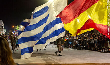Llamadas 2018. Banderas de Uruguay y España - Departamento de Montevideo - URUGUAY. Foto No. 71069