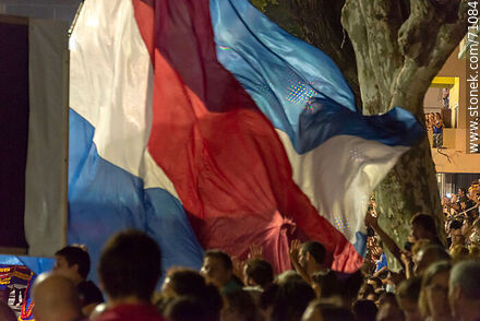 Llamadas 2018. Gran bandera de Artigas en el desfile - Departamento de Montevideo - URUGUAY. Foto No. 71084