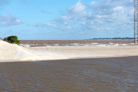The Sarandí stream at its mouth in the Río de la Plata. - Department of Canelones - URUGUAY. Photo #71160