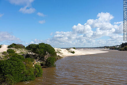 El arroyo Sarandí en su desembocadura en el Río de la Plata - Departamento de Canelones - URUGUAY. Foto No. 71171