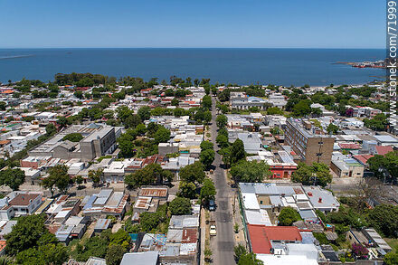 Vista aérea de viviendas del barrio Cerro - Departamento de Montevideo - URUGUAY. Foto No. 71999