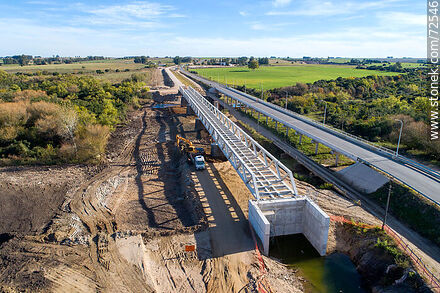 Vista aérea de los  nuevos puentes sobre el arroyo Pintado - Departamento de Florida - URUGUAY. Foto No. 72546