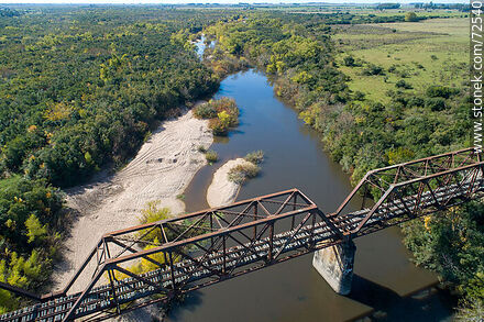Vista aérea del puente ferroviario que cruza el río Santa Lucía en Florida - Departamento de Florida - URUGUAY. Foto No. 72540