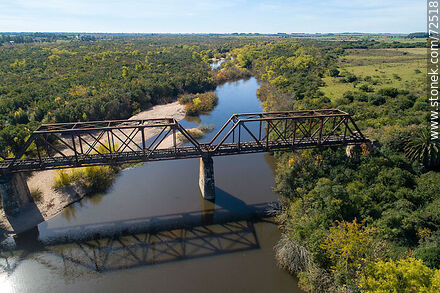 Vista aérea del puente ferroviario que cruza el río Santa Lucía en Florida - Departamento de Florida - URUGUAY. Foto No. 72518
