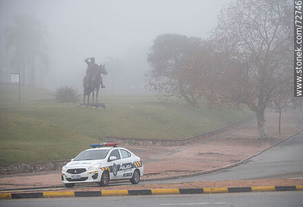 Police car accessing from Julio Ma. Sosa to the promenade. - Department of Montevideo - URUGUAY. Photo #72746