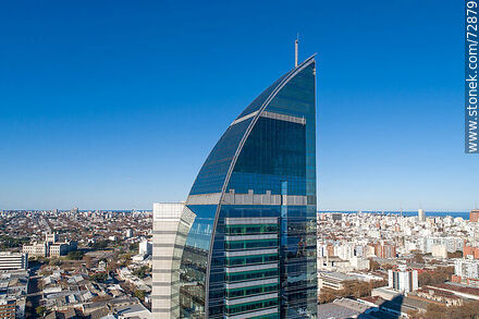 Vista aérea de los últimos pisos de la torre de Antel - Departamento de Montevideo - URUGUAY. Foto No. 72879