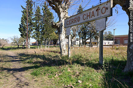 Cerro Chato Railway Station board - Department of Florida - URUGUAY. Photo #72958