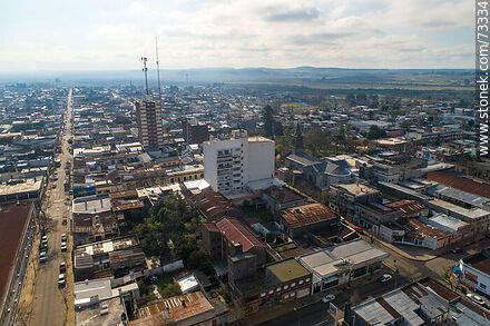 Vista aérea de la calle Joaquín Suárez - Departamento de Tacuarembó - URUGUAY. Foto No. 73334