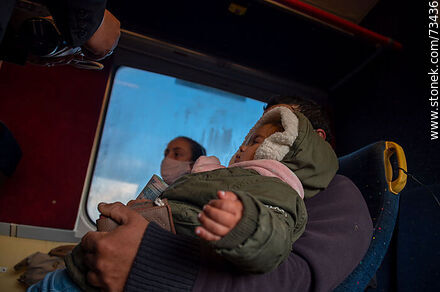 Pasajero niño a bordo del tren a Rivera - Departamento de Tacuarembó - URUGUAY. Foto No. 73436