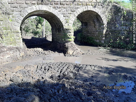Stone vaulted railroad bridge in Bañados de Rocha - Tacuarembo - URUGUAY. Photo #73376