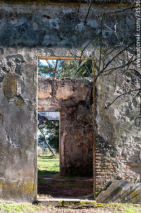 Old Estancia Molles farmhouse on route 4 - Durazno - URUGUAY. Photo #73536