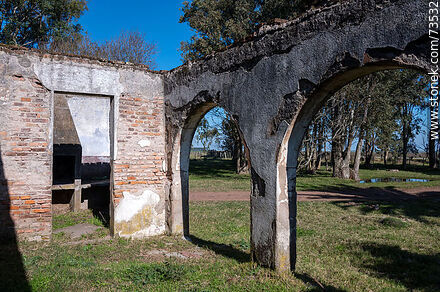 Old Estancia Molles farmhouse on route 4 - Durazno - URUGUAY. Photo #73532