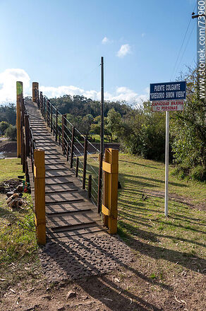 Pedestrian bridge over Jabonería Creek - Tacuarembo - URUGUAY. Photo #73960