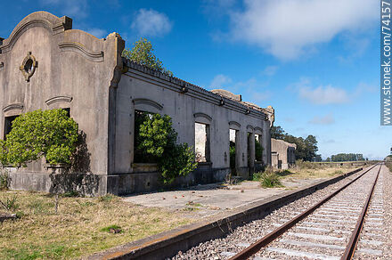 Restos de la antigua estación Churchill - Departamento de Tacuarembó - URUGUAY. Foto No. 74157