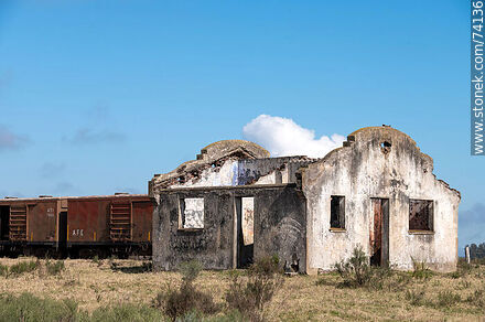 Remains of the former Churchill station with AFE railcars - Tacuarembo - URUGUAY. Photo #74136
