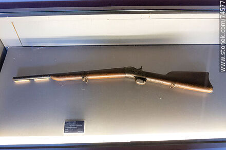 Fusil Remington utilizado por los primeros guardavías - Departamento de Cerro Largo - URUGUAY. Foto No. 74577