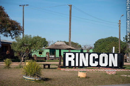 Letrero de Rincón sobre la ruta 18 - Departamento de Treinta y Tres - URUGUAY. Foto No. 74759