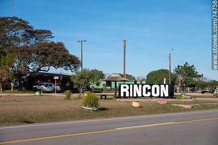 Letrero de Rincón sobre la ruta 18 - Departamento de Treinta y Tres - URUGUAY. Foto No. 74758