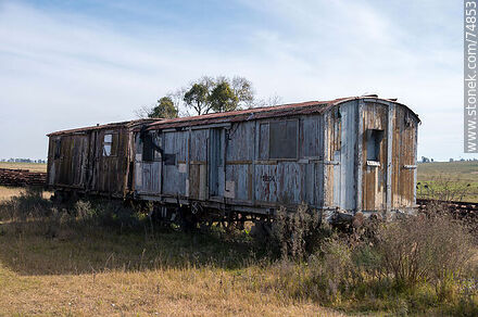 José Pedro Varela train station. Old wooden wagon - Lavalleja - URUGUAY. Photo #74853