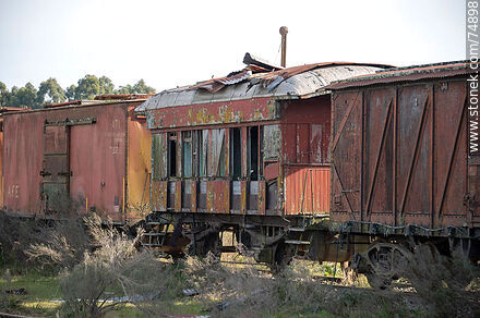 José Pedro Varela train station. Old freight and passenger cars - Lavalleja - URUGUAY. Photo #74898