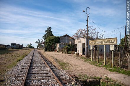 Estación de trenes de José Pedro Varela. Cartel de la estación - Departamento de Lavalleja - URUGUAY. Foto No. 74901
