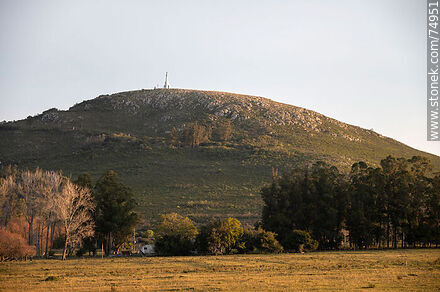 Cerro del Verdún al atardecer - Departamento de Lavalleja - URUGUAY. Foto No. 74951