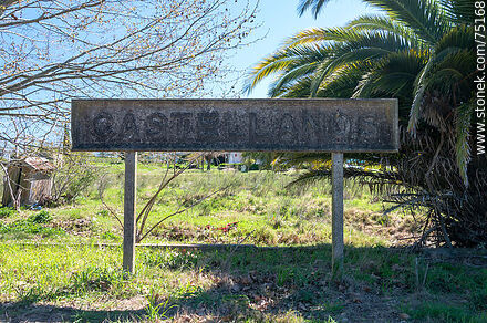 Cartel de la estación Castellanos de ferrocarril - Departamento de Canelones - URUGUAY. Foto No. 75168