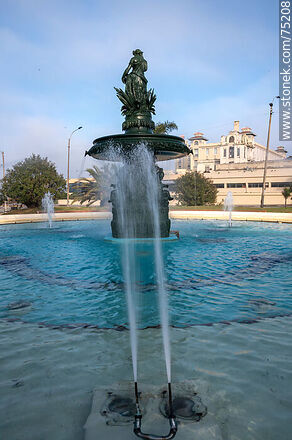 Fountain Le Source in the morning - Department of Montevideo - URUGUAY. Photo #75208
