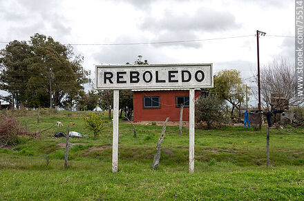 Antigua estación de trenes Reboledo. Cartel de la estación - Departamento de Florida - URUGUAY. Foto No. 75514