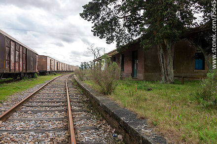 Estación de ferrocarril de Illescas. Andén - Departamento de Florida - URUGUAY. Foto No. 75645