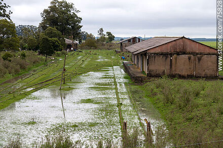 Roads flooded with rainwater. Loading sheds at Puntas de Herrera train station. - Durazno - URUGUAY. Photo #75828