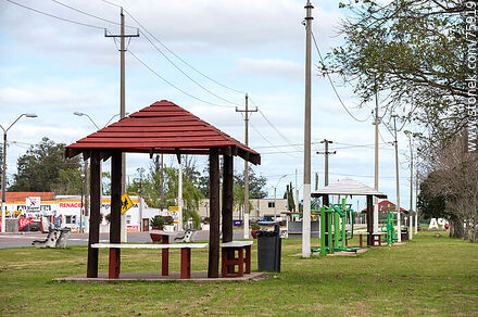 Plaza sobre la ruta 7 - Departamento de Florida - URUGUAY. Foto No. 75919