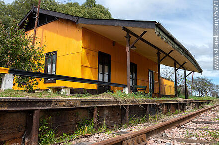 Casupá Railway Station. Metallic platform of the station - Department of Florida - URUGUAY. Photo #75971