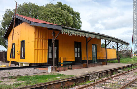 Casupá Railway Station. At present (2021) it is the House of Culture. Station platform - Department of Florida - URUGUAY. Photo #75970