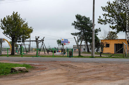 Parque infantil sobre Ruta 6 - Departamento de Florida - URUGUAY. Foto No. 75953