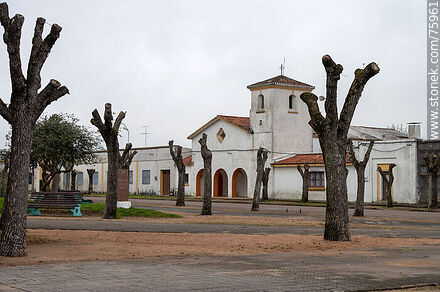 Church and square with pruned trees - Department of Florida - URUGUAY. Photo #75961