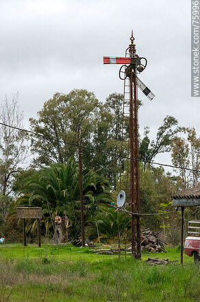 Capilla del Sauce Station. Column with the signals - Department of Florida - URUGUAY. Photo #75996