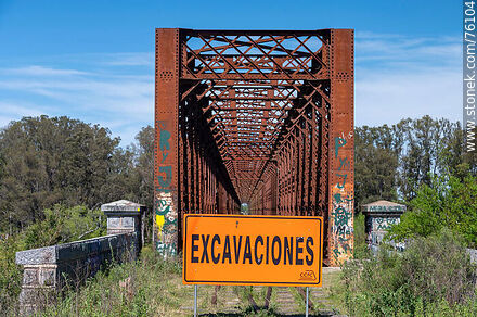 Reticulated iron railway bridge over the Yí River (2021) - Durazno - URUGUAY. Photo #76104