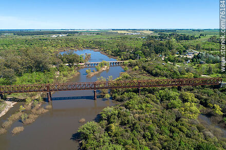 Aerial view of the railroad bridge and the Puente Viejo over the Yí River - Durazno - URUGUAY. Photo #76184