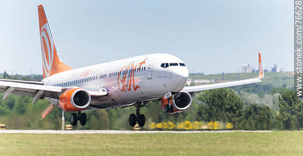 Boeing 737 de Gol aterrizando - Department of Canelones - URUGUAY. Photo #76628