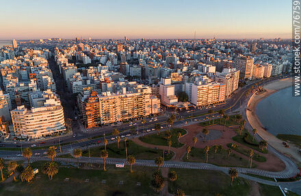 Vista aérea de Trouville a la hora dorada al amanecer - Departamento de Montevideo - URUGUAY. Foto No. 76759